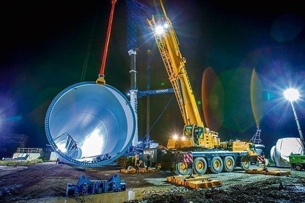 Night-time turbine construction at Avonmouth