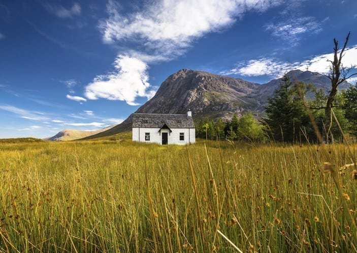 The remote Lagangarbh Hut in front of Buachaille Etive Mor in Glen Coe