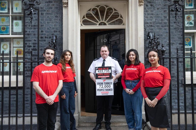 Greenpeace UK delivers two petitions at Downing Street