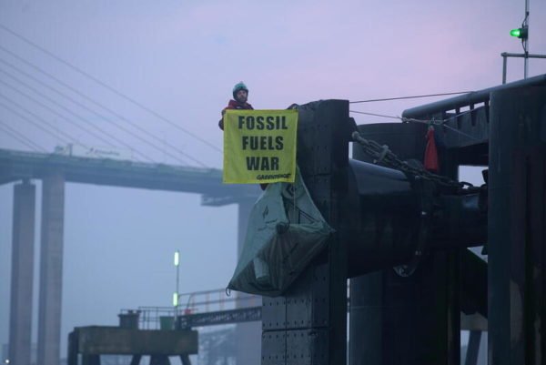 Greenpeace climbers block tanker carrying 33,000 tonnes of Russian diesel to UK