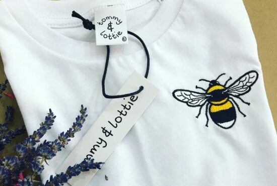 Tommy & Lottie organic T-short with embroidered bee
